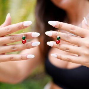Diseño de uñas esculpidas blancas con forma almendrada realizado en Tus Manos Hablan, Lanús